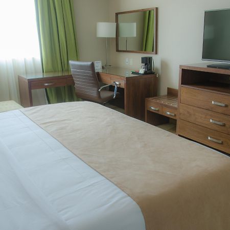 Holiday Inn Express And Suites Celaya By Ihg Exterior photo