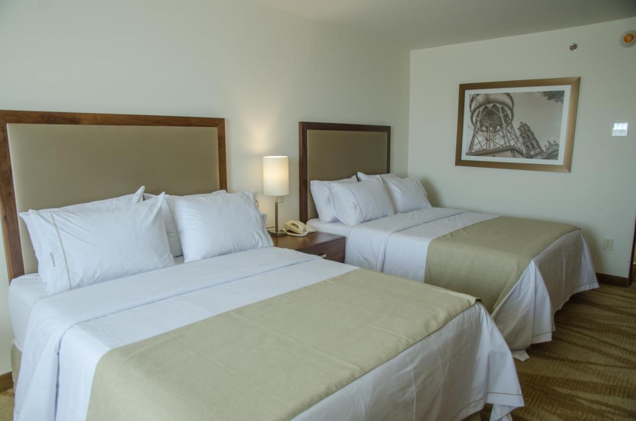 Holiday Inn Express And Suites Celaya By Ihg Room photo