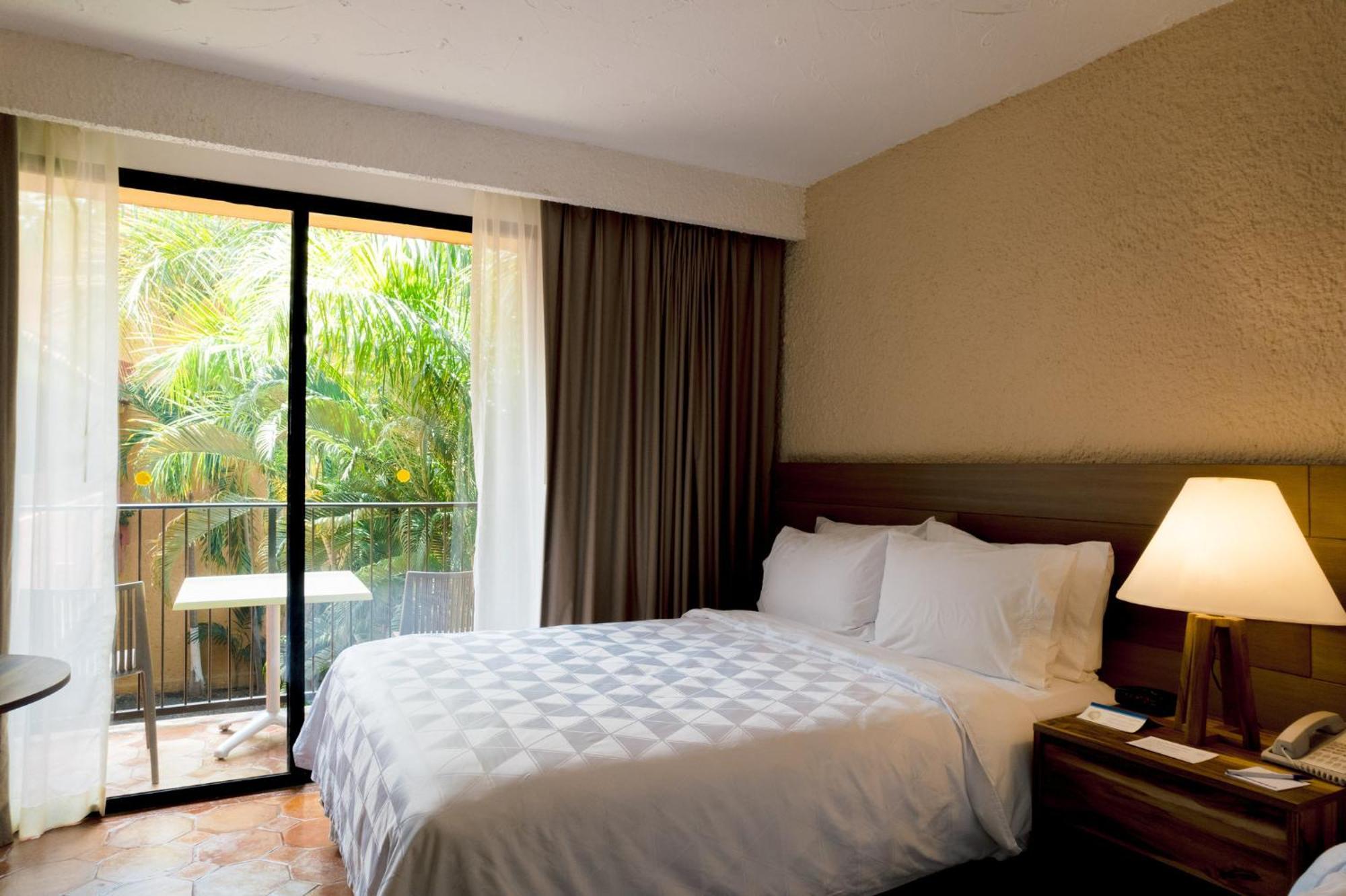 Holiday Inn Express And Suites Celaya By Ihg Exterior photo